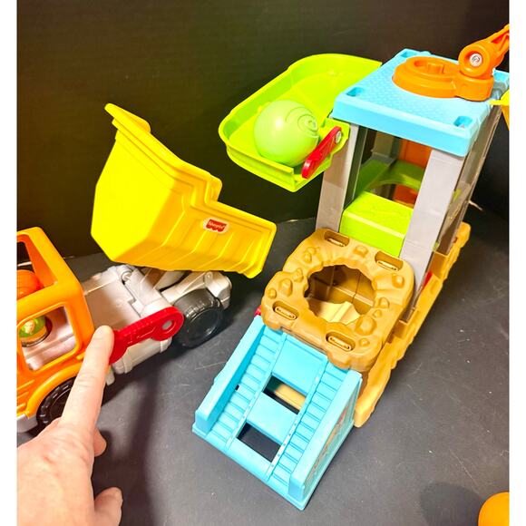 Fisher-Price Little People Load Up ‘n Learn Construction Site Dump Truck #2 - Picture 7 of 7